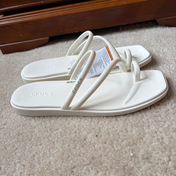 Crocs Women White Flip Flop Sandals Size 10 NWT - Picture 3 of 10